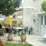 Gitelabaronnaise Avec Piscine Chauffee Pres Parc Asterix Holiday home