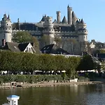 Semesterbostad Gitelabaronnaise Avec Piscine Chauffee Pres Parc Asterix Baron (Oise)