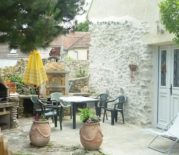 Gitelabaronnaise Avec Piscine Chauffee Pres Parc Asterix Holiday home